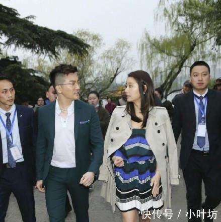 林心如和赵丽颖撞衫1.6万连衣裙，两人的差距咋这么大呢