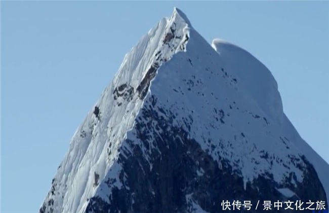 四川之旅：高空视角下的四姑娘山壮美风姿