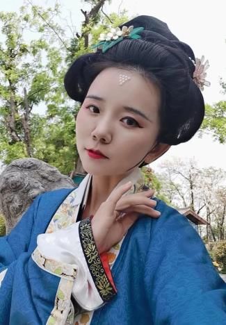  「汉服」汉服为什么突然就火了起来？因为当年爱披床单的熊孩子长大了