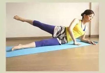 4步瑜伽动作,让你拥有漂亮美腿