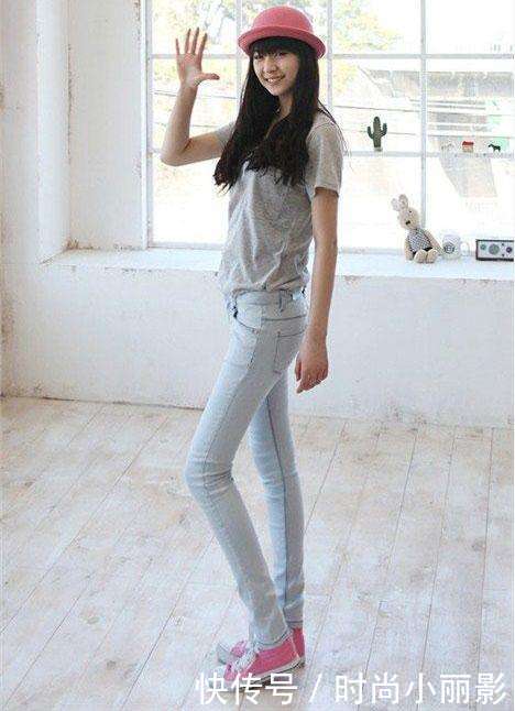 紧身裤谁穿谁靓，细节上很有亮点，凸显性感成熟气质！