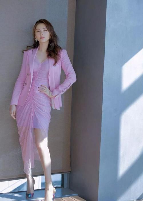  「服饰」仪式感满满的褶皱服饰穿搭，时尚美丽，让你优雅从容完美诠释