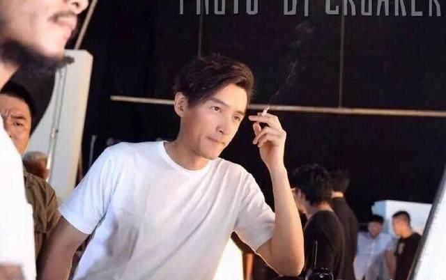 明星抽什么牌子的烟?郑爽进口香烟,胡歌中华,