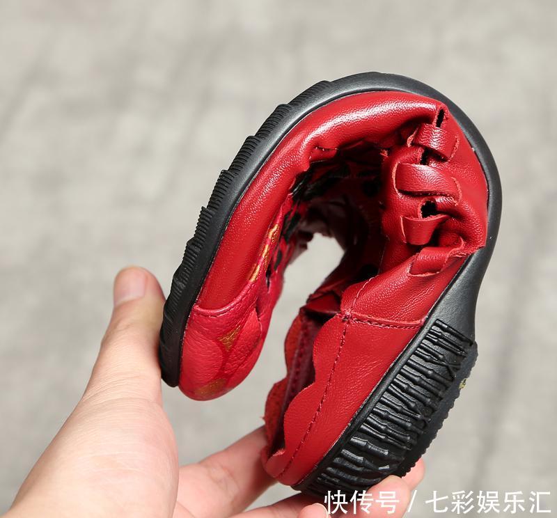 42岁老婆从不穿裙子，天天穿这运动套装，年轻10岁，超显美嫩