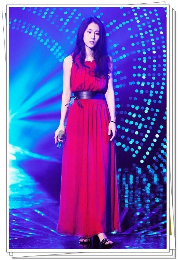 张碧晨真疯狂！“裤头”剪了直接系腰上，网友：越奇葩越时尚？