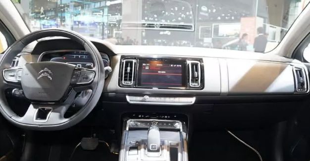  『此车』此车以前六十多万，如今才卖17万，颜值很高，开出去比奥迪还气派