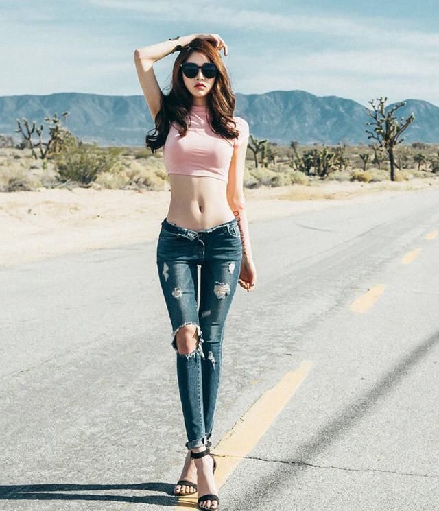 牛仔裤美女的宁静美,显魅力好时光