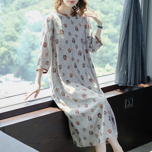 太美了！这款“酒红”裙，比真丝贵，比旗袍雅，60后一定要入手