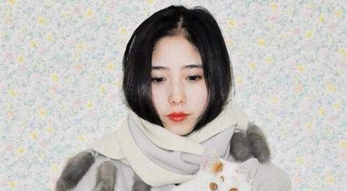 漂亮女人,不会让男人看见的4个小动作!