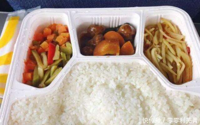  乘坐：德国游客乘坐中国高铁后，指出中国高铁的2个缺点，引起国