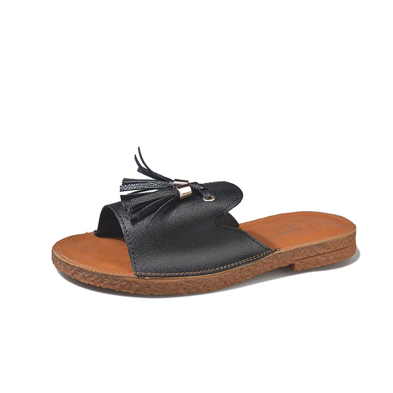 在女人眼里，这几款凉鞋小巧玲珑的设计，超显小女人的气息