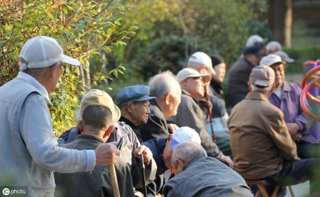 为什么中国的空姐叫“空姐”，国外的空姐叫“空嫂”？