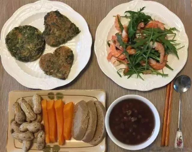 小院：不争朝夕，只闻花香，她花费12年缔造了一座繁花小院