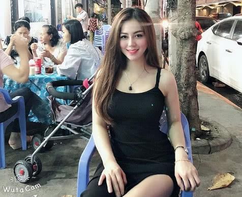 健身女神身材傲人，爱穿紧身包臀裙，S型曲线不要太美！