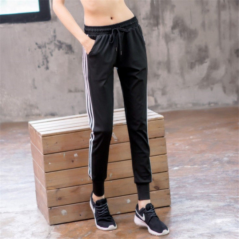 老妈54秋天偏不穿妈妈装，想不到这么穿更加靓丽显年轻呢