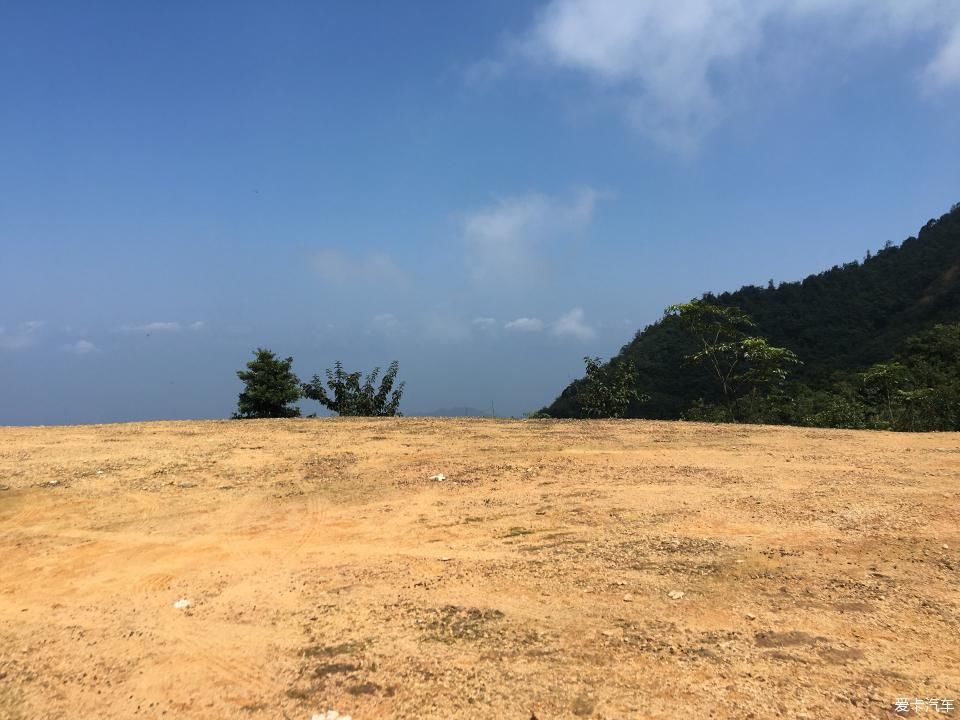 全新一代路虎发现揽胜在翁源穿越丛林挑战大坡开心的越野之旅