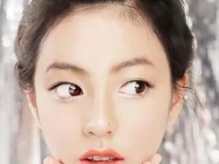 嘿!美女你的眼袋还没去掉啊，真的好丑!