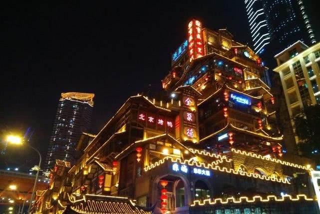我国夜景最美的城市，GDP突破20000亿，人口超3000万