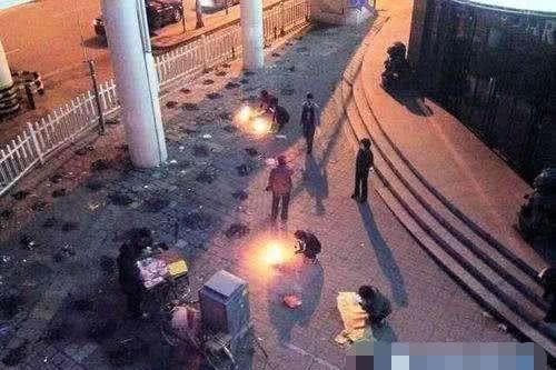 为什么烧纸都选择在十字路口的一角？看完长知识了，真不是迷信