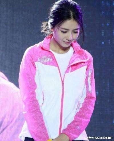 高圆圆真敢穿!上半身少女，下半身欲女，网友:太羡慕赵又廷了!