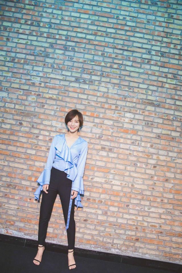 30岁+就注定不能再少女？学学杨幂霍思燕加点荷叶边，减龄又清新