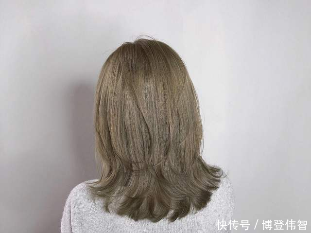  『黄头发』别总染黄头发，今年火的这“3个发色”超显白，还洋气减龄