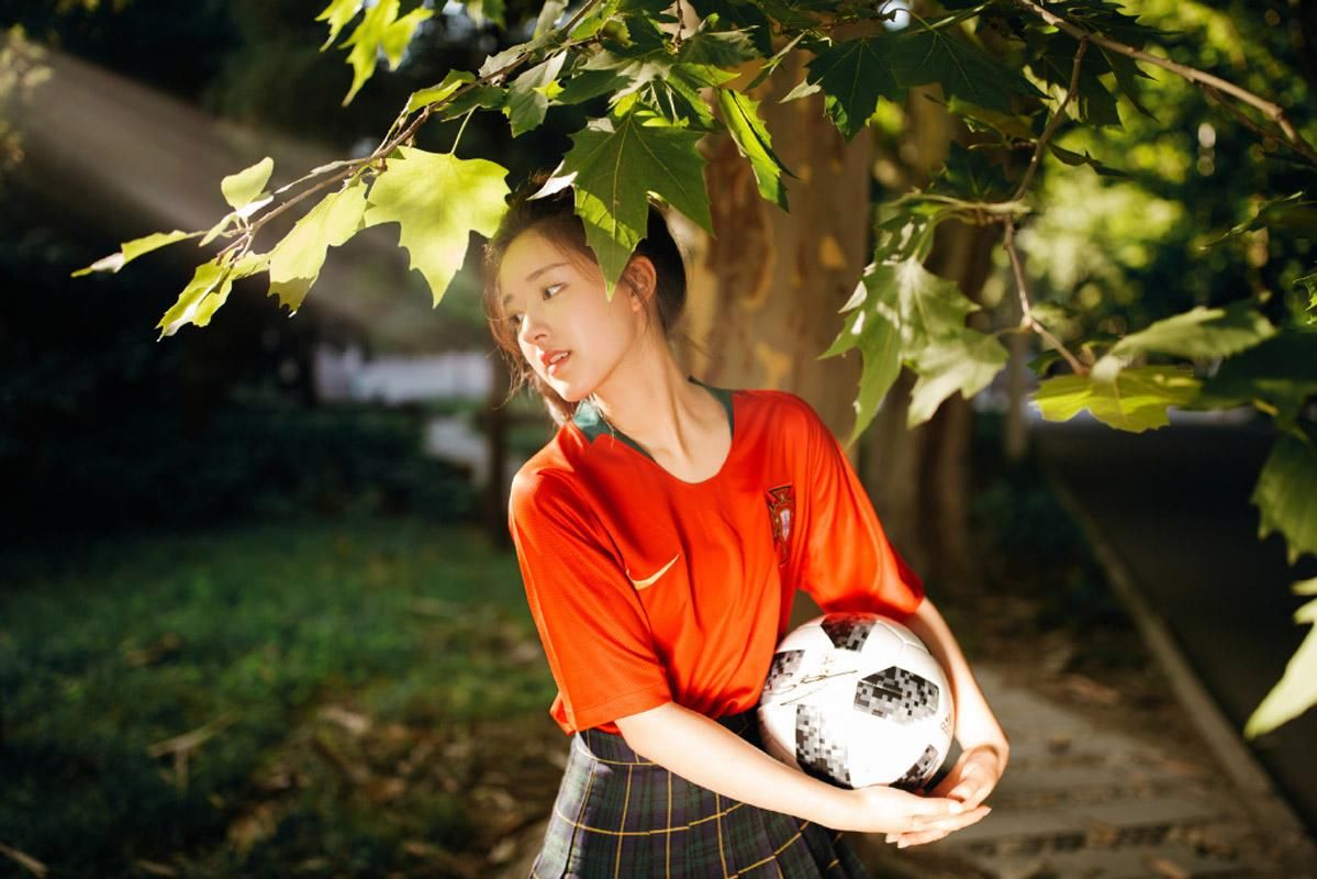 赵露思青春活力时尚写真图片