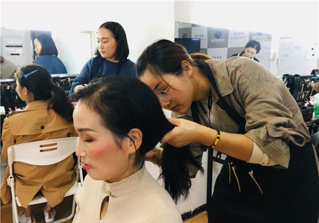  初学者学@成为一名优秀的化妆师，作为新手化妆师的你还差些什么？