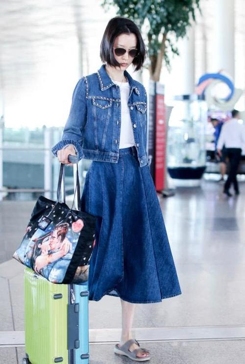 杜鹃不愧是超模，破布当披肩也能穿出高定风，还不学着点！