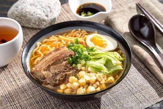 心理测试：4碗拉面，哪碗看起来最好吃？测你是真假淑女的哪一类