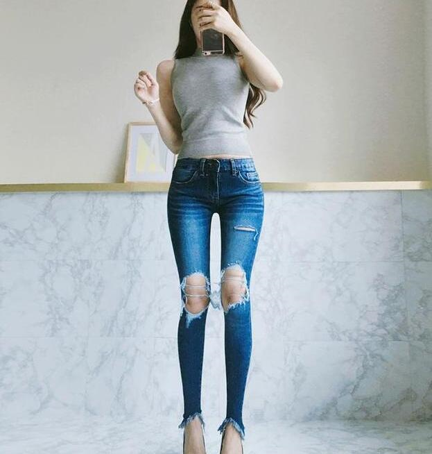 时尚街拍：干练洒脱的牛仔裤美女，穿出美好身姿！