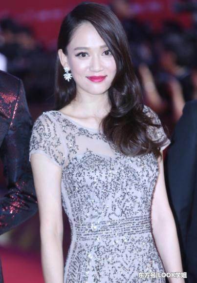 39岁陈乔恩韵味十足,薄纱裙秀婀娜身姿,网友:脸有点僵硬