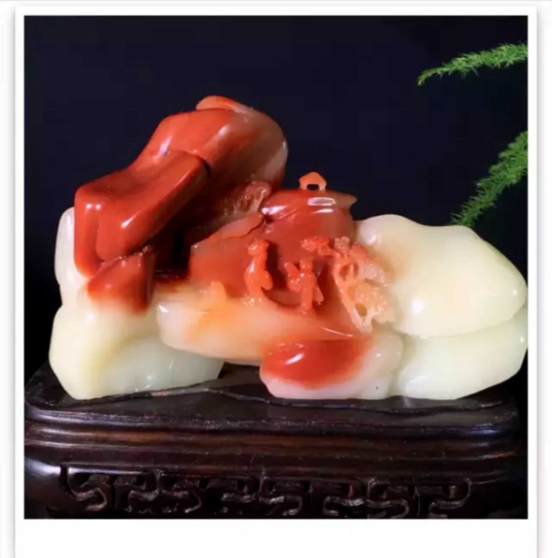 寿山石是我国的瑰宝，纯手工从内壁画出来，工艺非常精湛