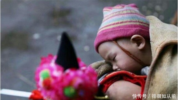 30岁的女人看着像40岁，七年和丈夫生了五个孩子，常年吃地瓜