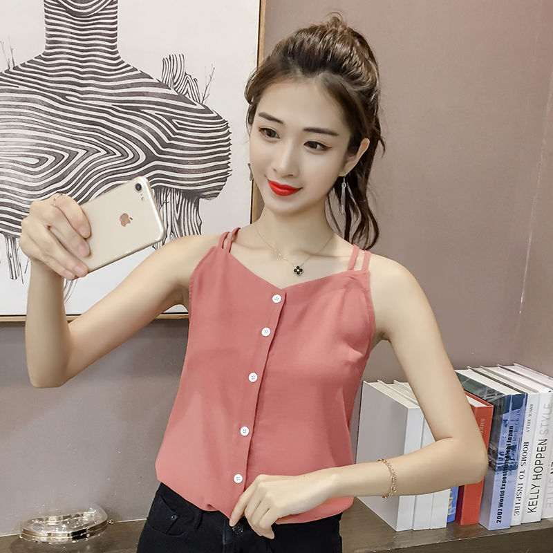 夏天简简单单最清凉,吊带背心+热裤,拉长双腿,秀出小蛮腰