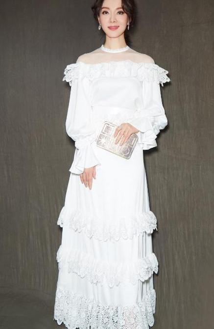 陈数的气质太高级了, 简单牛仔裤也穿得这么有范, 大长腿更迷人