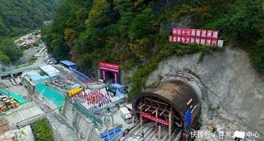 中国一条“高速蜀道”的高铁规划，将穿越9条隧道，如今开通在即