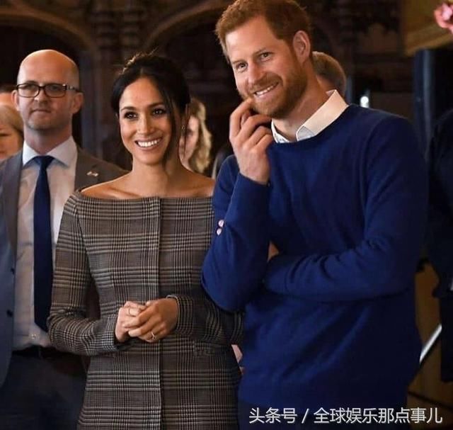 新王妃梅根穿亮黄色铅笔裙亮相，要是凯特王妃在，可能还是会输