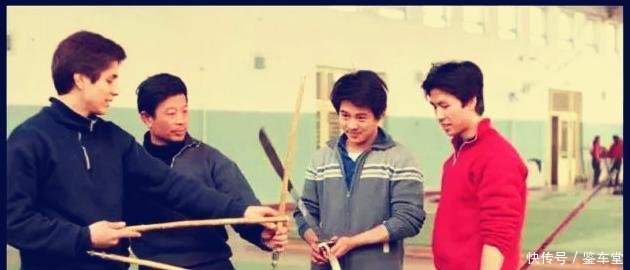  #甄子丹成#翻红的甄子丹自小学武，在香港影坛起起伏伏，为何45岁才红