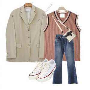  『针织衫』春天小西装怎么穿？有这一款就足够了，衣服在精不在多