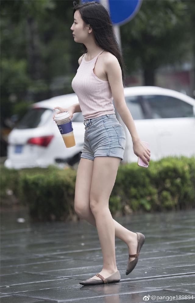 glevel_3"时尚街拍性感天真可爱的小姑娘,可以用月里嫦娥形容