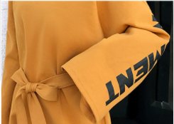 是跟真丝裙说拜拜时候了，今秋流行卫衣+短裤，走上街回头率爆表