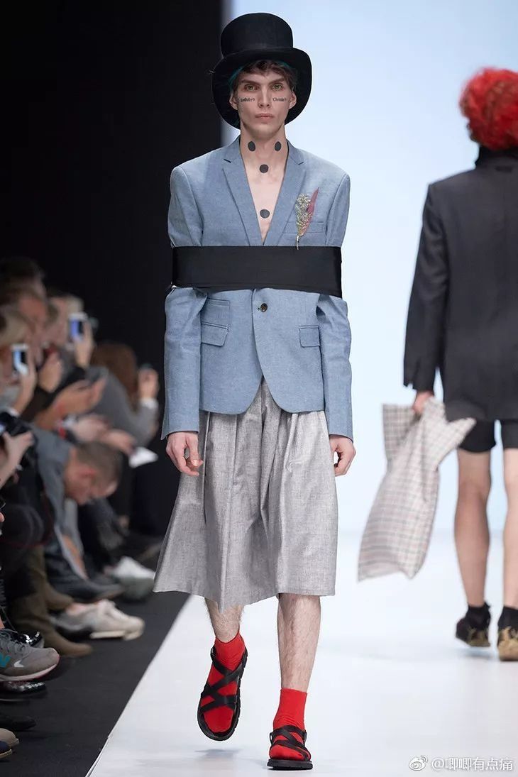 俄罗斯的时装可比足球好看多了，比如维特萌