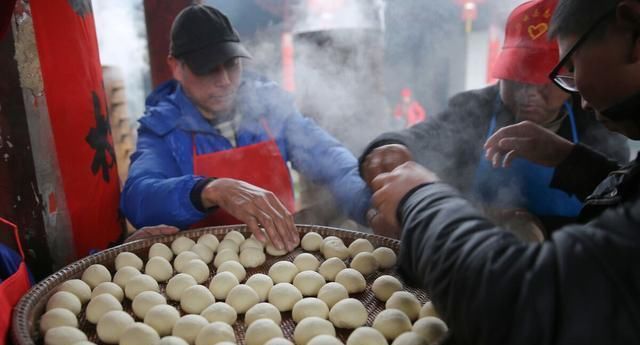  「腊月」农村老人常说：“腊月忌尾，正月忌头”，说的事什么意