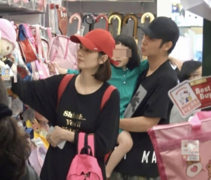 出轨风波后,洪欣一家3口首次现身,网友:想用行动破出轨传闻?