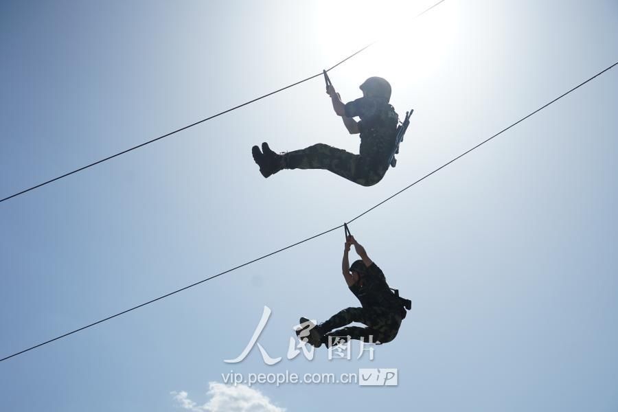 天津:武警部队侦察兵集训练打赢