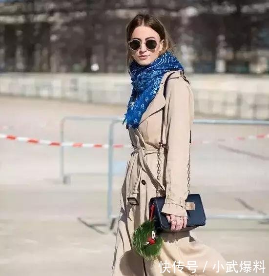 矮个子的胖妞别再卷裤脚了, 看杨幂如何把牛仔裤穿出大长腿