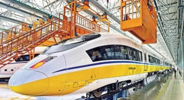             中国高铁每年亏损上万亿，为何依旧不断修建？看完就