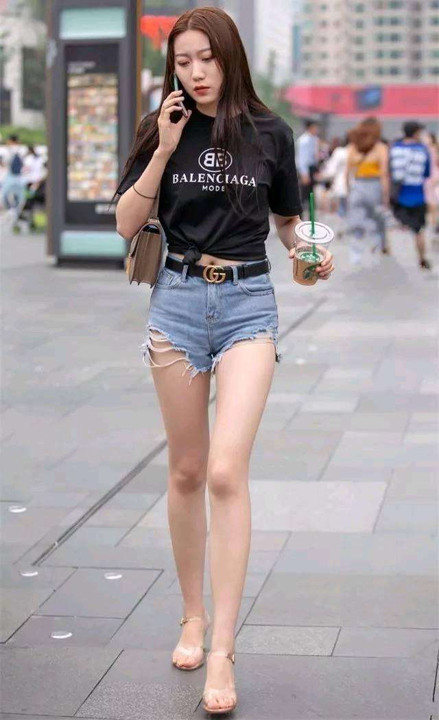 街拍:数不尽的美, 尽态极妍, 飘飘亮亮的性感美女 时尚靓丽!