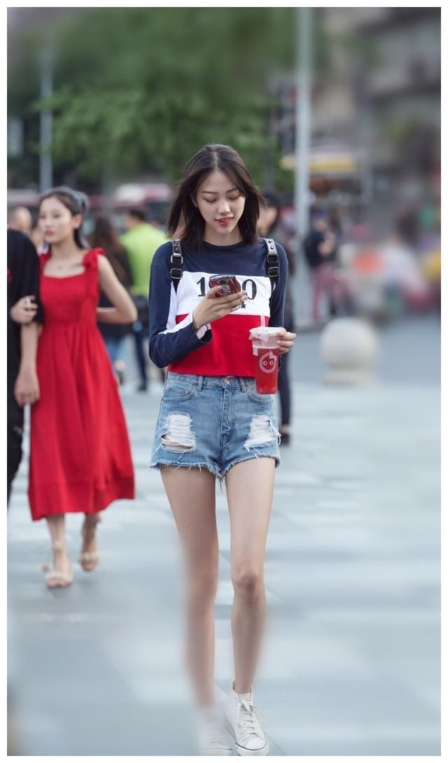 街拍：图1活力十足，图4身材丰满，图6优雅高贵有气质